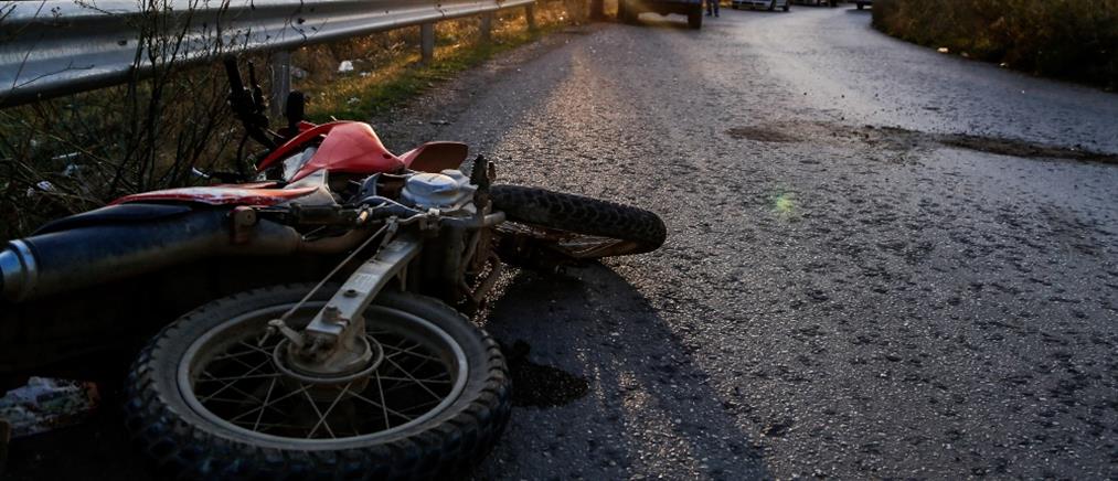 Τροχαίο: Νεκρός μοτοσικλετιστής σε σύγκρουση με φορτηγό (εικόνες)