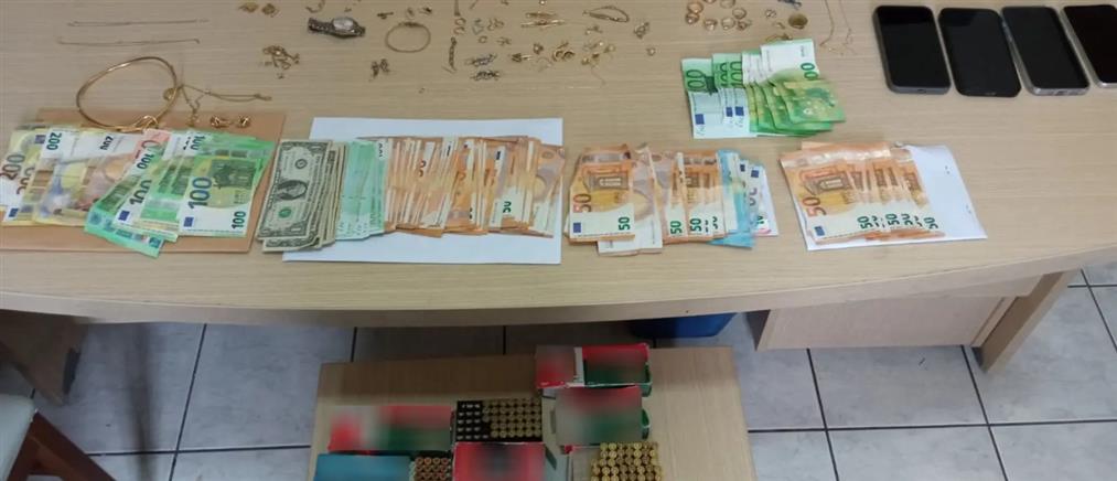 Κρήτη - Σύλληψη 5 ατόμων: Ρήμαζαν σπίτια και είχαν λεία χιλιάδων ευρώ  