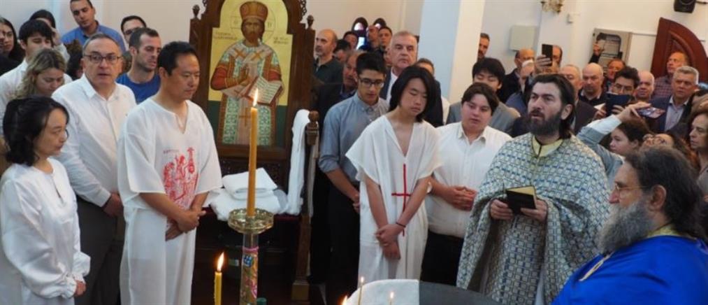 Κιβωτός του Κόσμου: Ο πατήρ Αντώνιος και η βάπτιση Κινέζων την Κυριακή των Βαΐων (εικόνες)