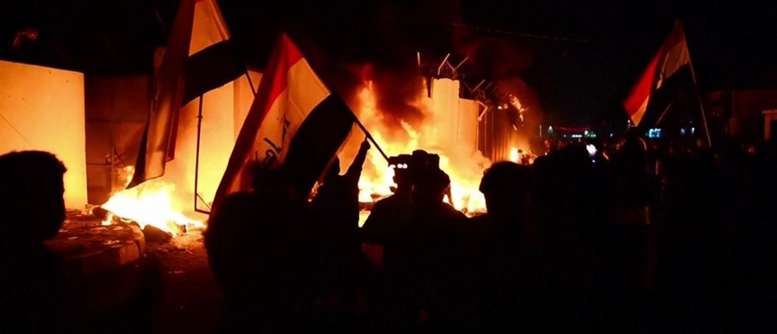 Ιράκ: Διαδηλωτές πυρπόλησαν το προξενείο του Ιράν (βίντεο)