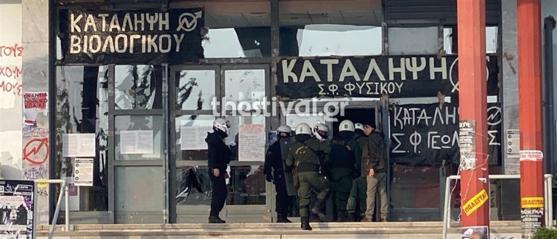 Θεσσαλονίκη - ΑΠΘ: Έφοδος της Αστυνομίας εντός της ΣΘΕ (βίντεο)