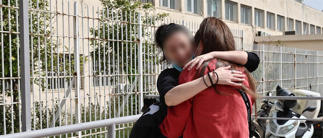 Κολωνός: Αποφυλακίστηκε η μητέρα της 12χρονης