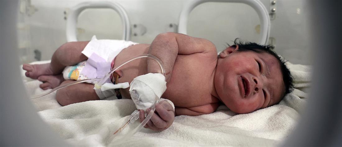 Συρία: Η Άγια που γεννήθηκε στα συντρίμμια υιοθετήθηκε (εικόνες)