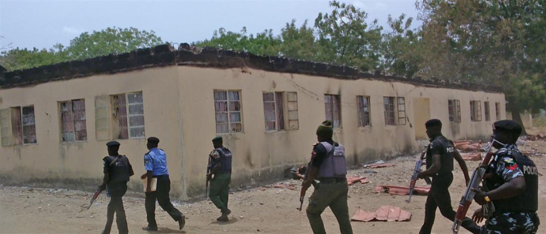 Νιγηρία: Ένοπλοι κρατούν ομήρους εκατοντάδες μαθητές και εργαζόμενους