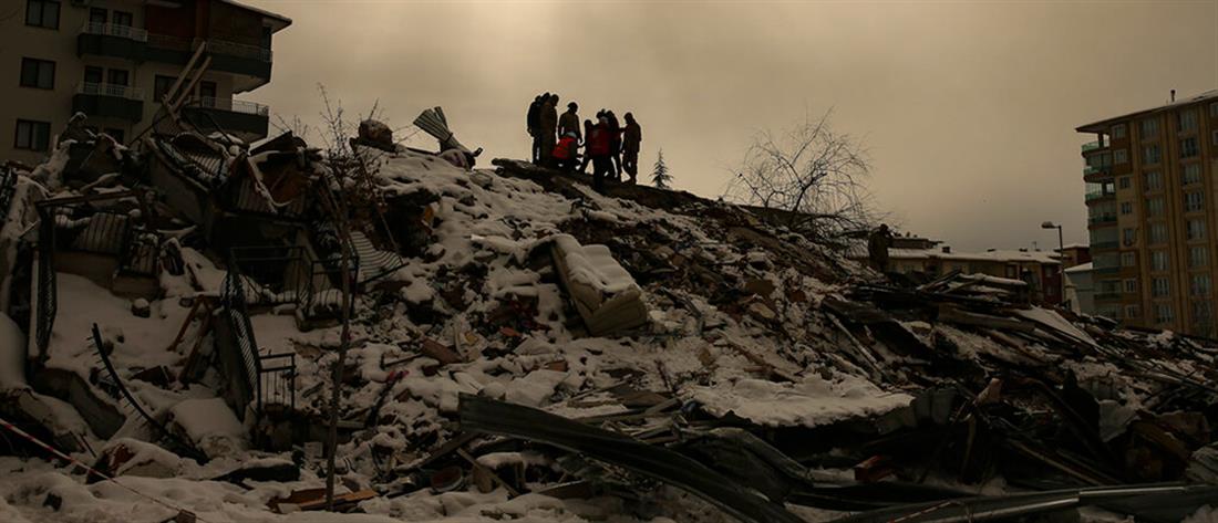 Σεισμός στην Τουρκία: Συγκλονιστικό timelapse με τις επιχειρήσεις διασωστών (βίντεο)