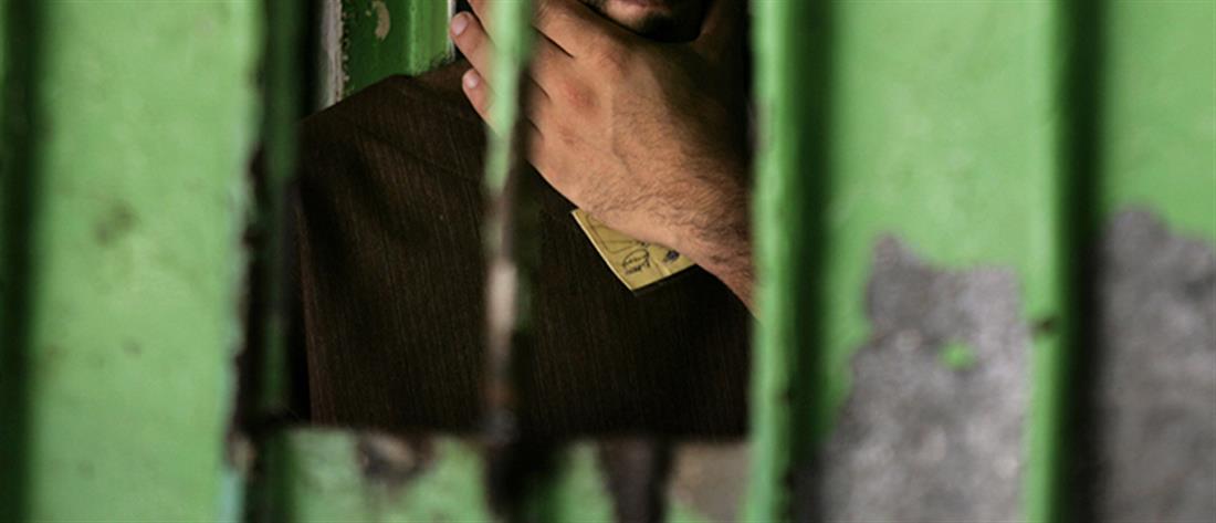 Τουρκία: δημοσιογράφος ειδοποιήθηκε με sms να επιστρέψει στην φυλακή