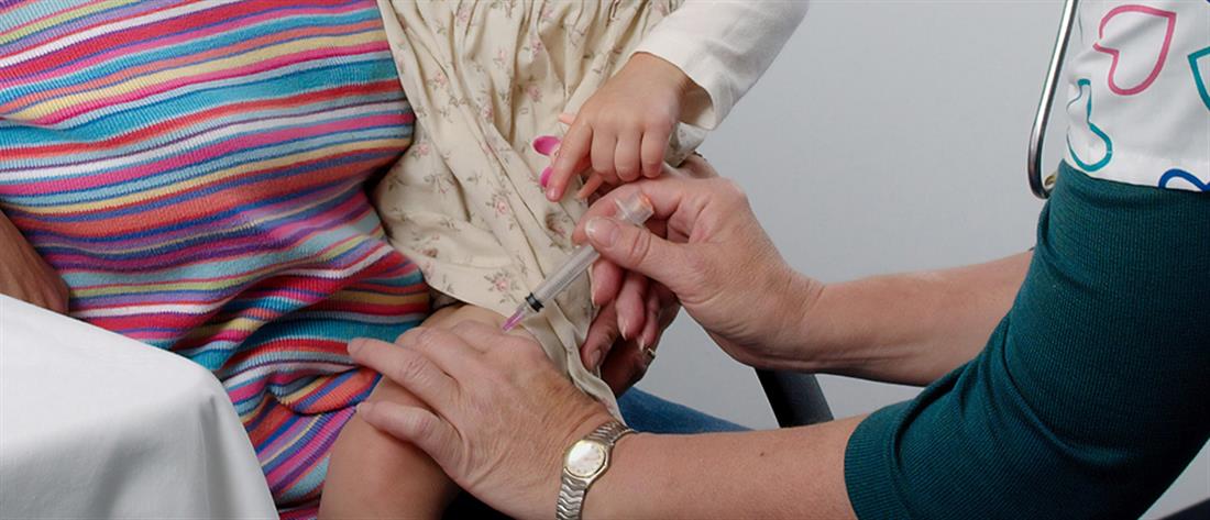 Παιδίατρος είχε δεκάδες παράνομα εμβόλια στο ιατρείο του