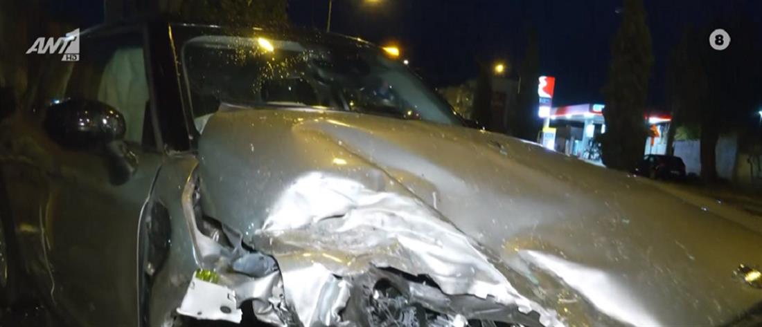 Τροχαίο στη Θεσσαλονίκη: Αυτοκίνητο έγινε “σμπαράλια” πέφτοντας πάνω σε σταθμευμένο (εικόνες)