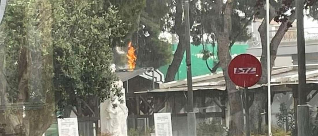 Μαρούσι: Κεραυνός έπεσε δίπλα σε καφετέρια - Άρπαξαν φωτιά τα δέντρα (εικόνες)