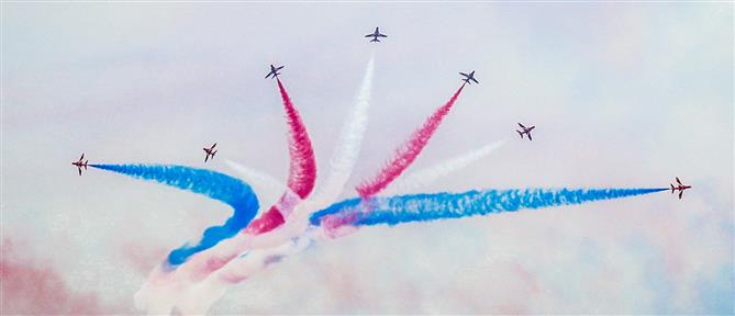 Red Arrows 2024 στον Φλοίσβο: Εντυπωσιακοί ελιγμοί από το ακροβατικό σμήνος της RAF (εικόνες)
