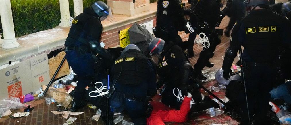 ΗΠΑ - UCLA: Προσαγωγές και λαστιχένιες σφαίρες κατά των διαδηλωτών (εικόνες)