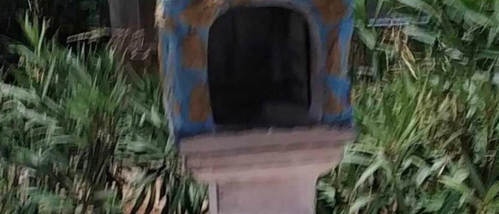 Αντώνης Καρυώτης: Βεβήλωσαν το εικονοστάσι του στον Πειραιά (εικόνες)