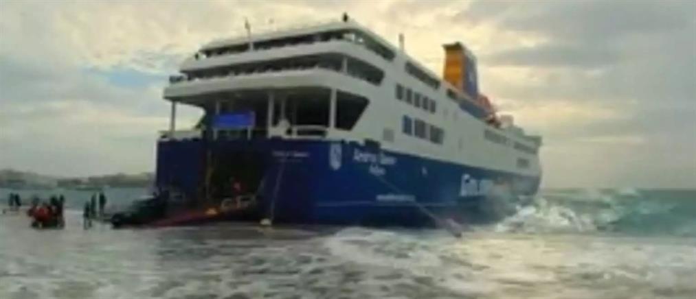 Τήνος: Η “μάχη” του καπετάνιου να δέσει πλοίο στο λιμάνι (βίντεο)