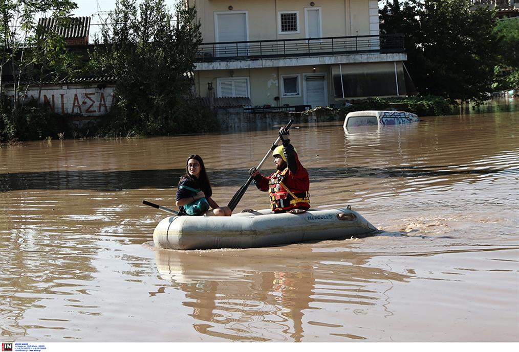 απεγκλωβισμός - κατοικοι - Λάρισα - πλημμύρες