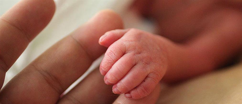 Εξωσωματική γονιμοποίηση: Δίδυμα γέννησε 70χρονη