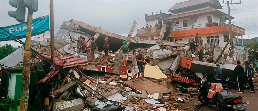 Φονικός σεισμός στην Ινδονησία - Κατέρρευσε νοσοκομείο (βίντεο)