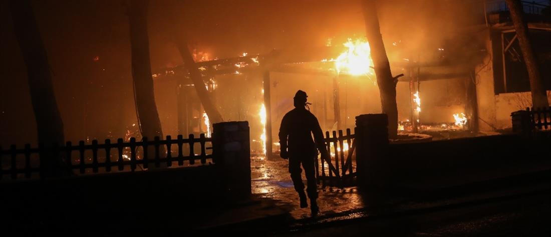 Φωτιά στη Βαρυμπόμπη: εκκενώθηκαν κι άλλες περιοχές τα ξημερώματα
