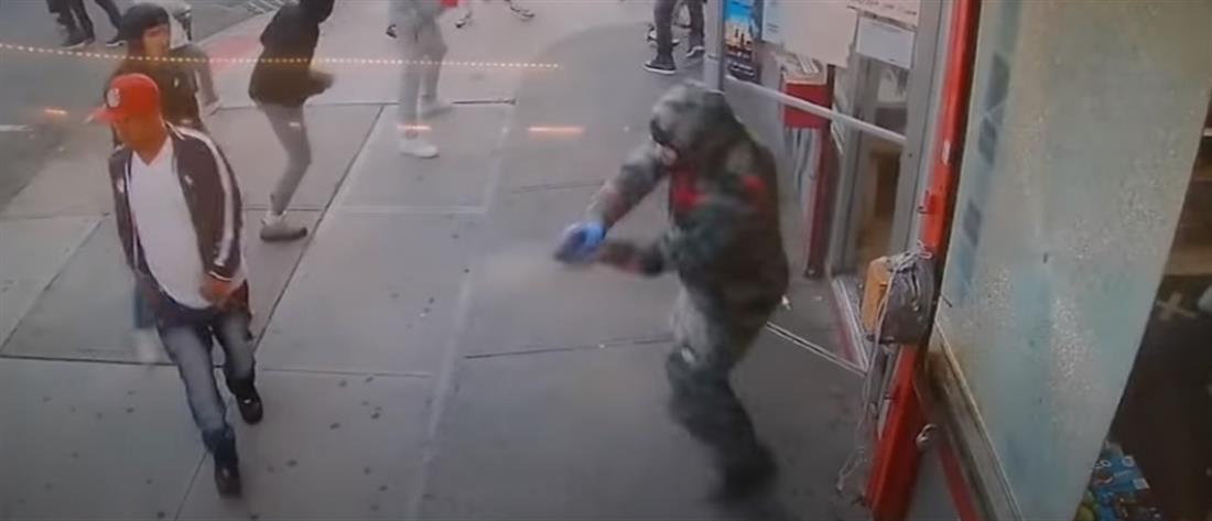 Πυροβολισμοί στο Μπρούκλιν: Σοκάρει το βίντεο-ντοκουμέντο