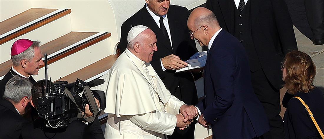 Ο Νίκος Δένδιας συναντήθηκε με τον Πάπα Φραγκίσκο (εικόνες)