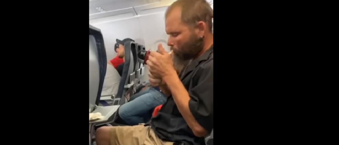 Άναψε τσιγάρο μέσα στο αεροπλάνο! (βίντεο)