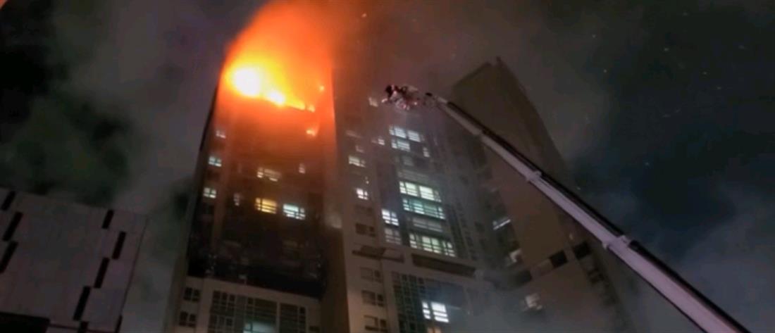 Ν. Κορέα: Φωτιά σε ουρανοξύστη (βίντεο)