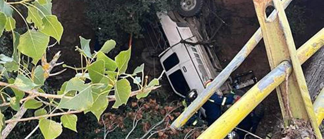 Τροχαίο - Φθιώτιδα: νεκρός οδηγός σε πτώση αυτοκινήτου από γέφυρα (εικόνες)