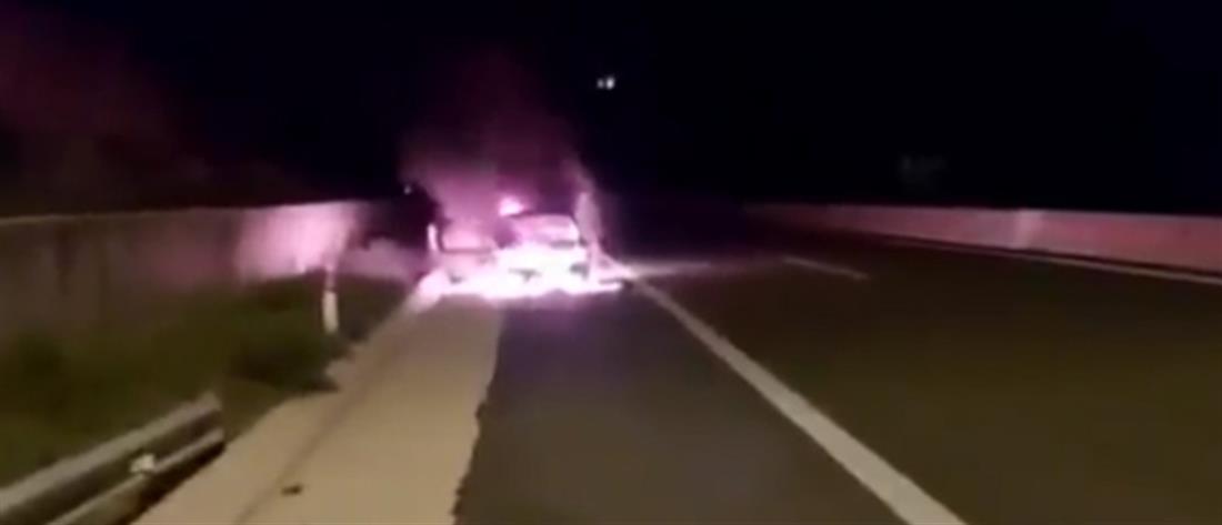 Στις φλόγες τυλίχθηκε αυτοκίνητο στην Εγνατία Οδό (βίντεο)