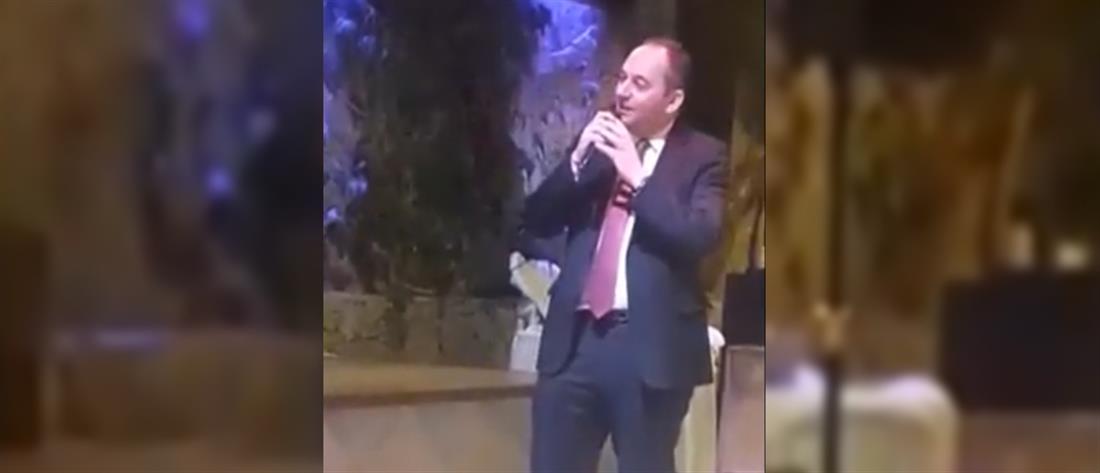 Ο Γιάννης Πλακιωτάκης τραγούδησε στην κοπή πίτας της ΝΟΔΕ Αγίου Νικολάου (βίντεο)