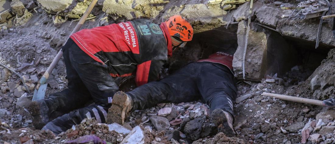 Τουρκία: σβήνουν οι ελπίδες για επιζώντες μετά το σεισμό