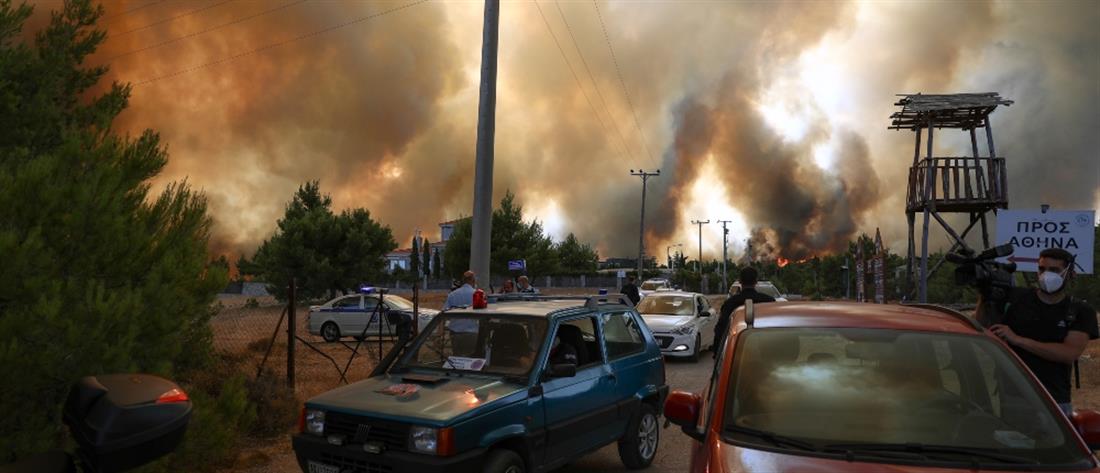 Φωτιά στη Βαρυμπόμπη: Απομακρύνουν μετανάστες από την Μαλακάσα