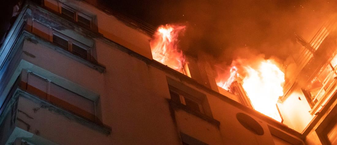 Φονική φωτιά σε πολυκατοικία στο Παρίσι