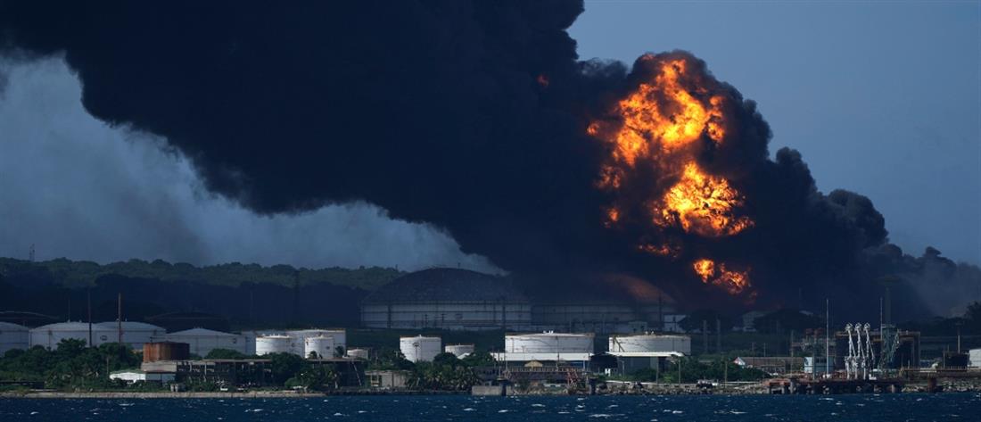 Κούβα: Φωτιά από κεραυνό σε πετρελαϊκές εγκαταστάσεις (εικόνες)