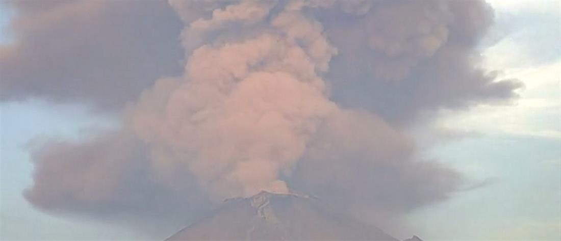 Εντυπωσιακές εικόνες από έκρηξη ηφαιστείου στο Μεξικό (βίντεο)
