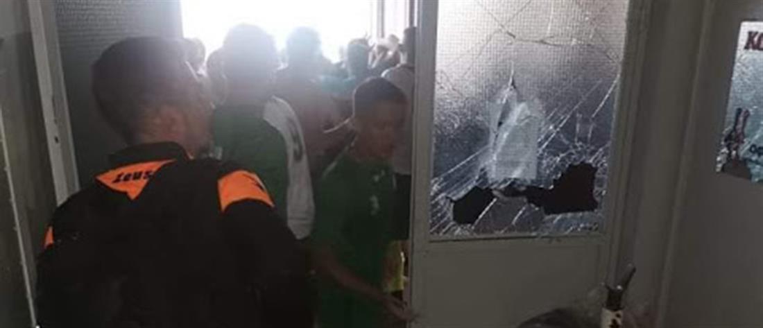 Επεισόδια στη Θήβα: οπαδός έστειλε ποδοσφαιριστή αιμόφυρτο στο νοσοκομείο (εικόνες)