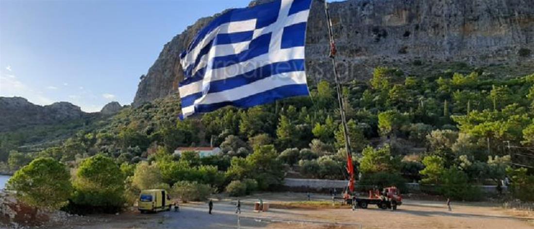 Καστελλόριζο: η μεγαλύτερη ελληνική σημαία σε ιστό (εικόνες)