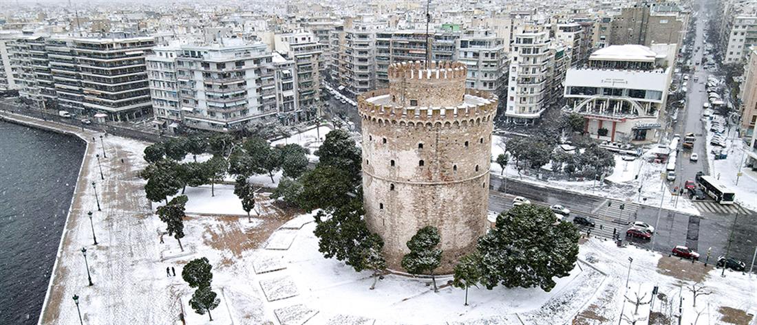 “Μήδεια”: Η χιονισμένη Θεσσαλονίκη από ψηλά (εικόνες)
