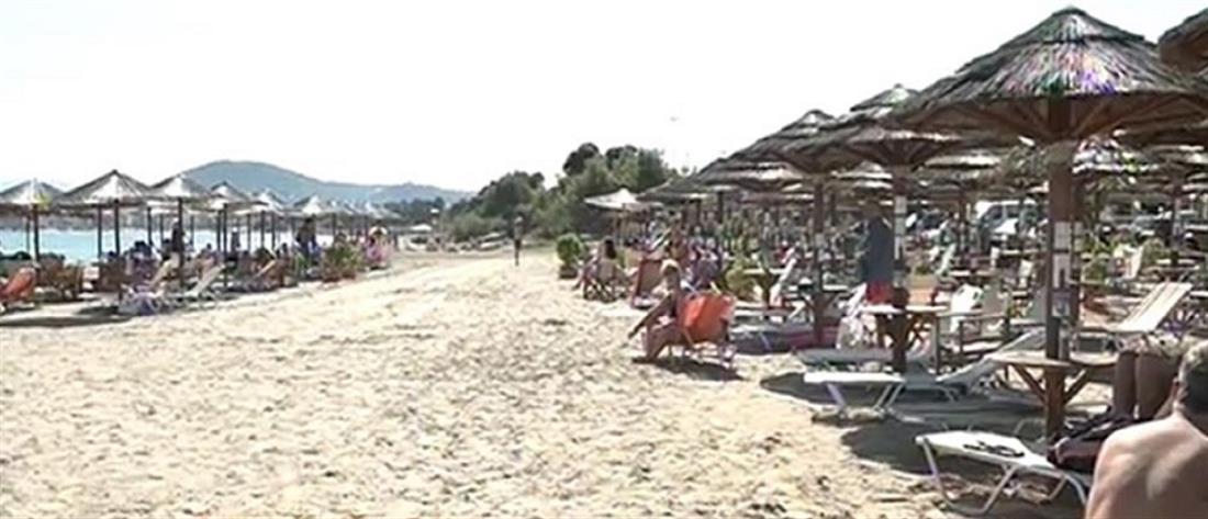 Χαρδαλιάς: βαριές “καμπάνες” για κορονο-παραβάσεις σε οργανωμένες παραλίες