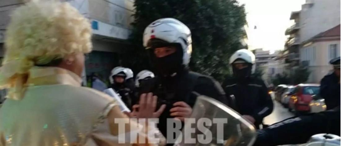 “Ντέρμπι”… αστυνομίας- καρναβαλιστών στην Πάτρα (βίντεο)