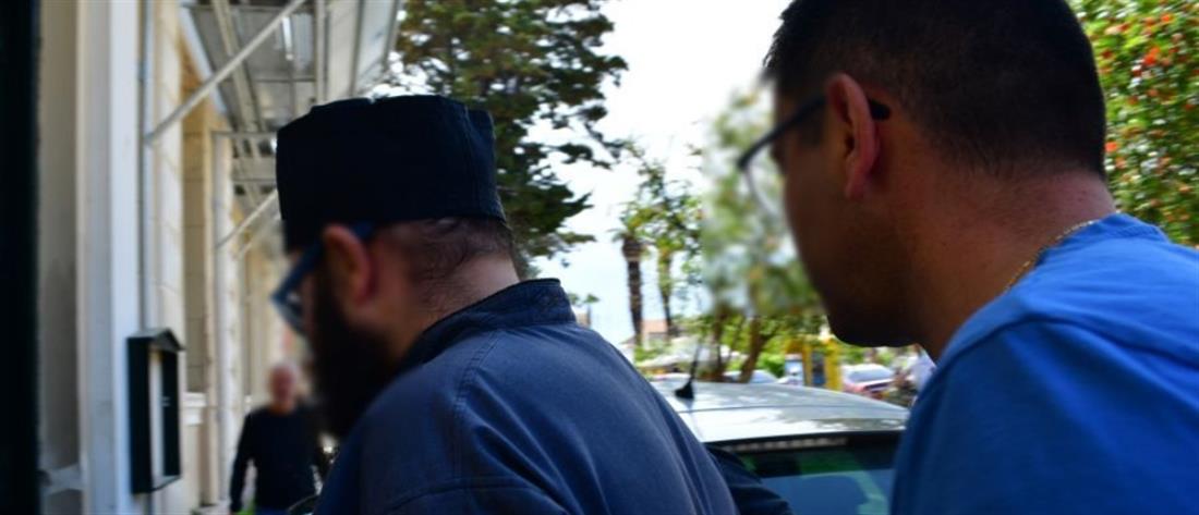 Ναύπλιο - Ασέλγεια: Στον εισαγγελέα ο ιερέας που έστελνε χυδαία βίντεο σε 12χρονο - Τι ισχυρίστηκε