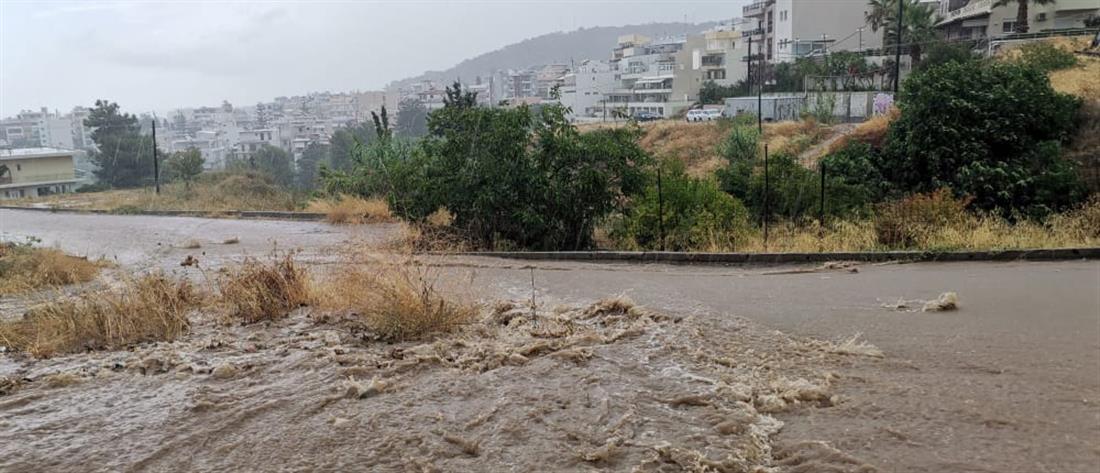 Κακοκαιρία - Ρέθυμνο: Πλημμύρισαν δρόμοι από την καταιγίδα (εικόνες)
