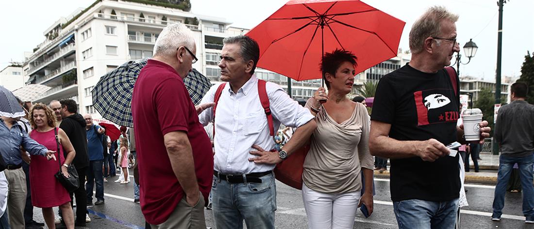 Ο Τσακαλώτος κι άλλα κορυφαία στελέχη του ΣΥΡΙΖΑ στην απεργιακή πορεία