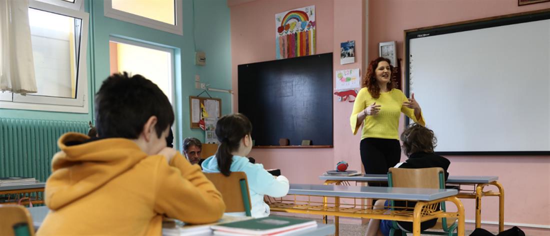 ΣΥΡΙΖΑ: Λύση τώρα για τους εκπαιδευτικούς που αποκλείονται για 3 ευρώ