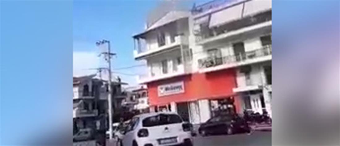 Διαμέρισμα τυλίχθηκε στις φλόγες (βίντεο)