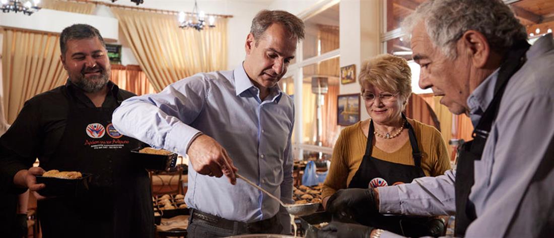 Εκλογές 2023 - Κερατσίνι: Ο Μητσοτάκης ετοίμασε γεύματα για ανθρώπους που έχουν ανάγκη (εικόνες)