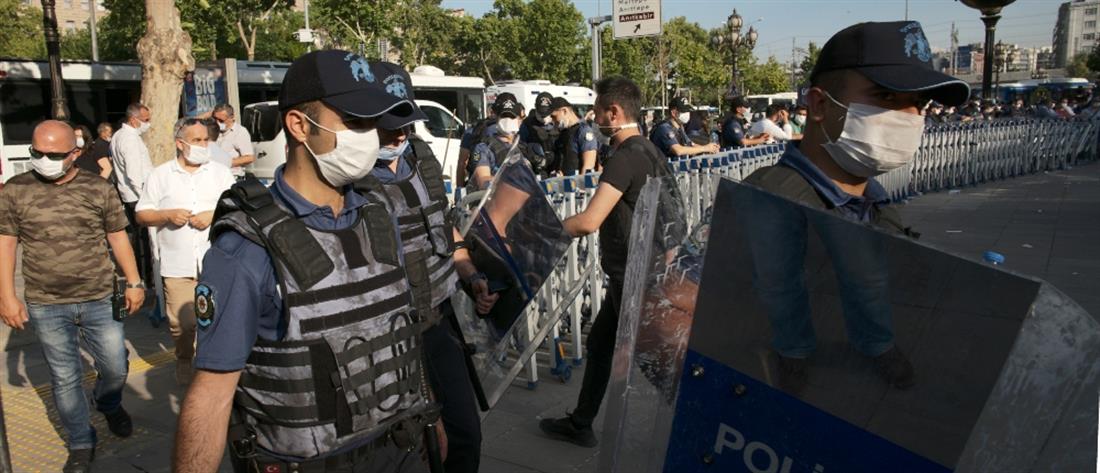 Εντάλματα σύλληψης για πάνω από 130 στρατιωτικούς και δικαστές στην Τουρκία