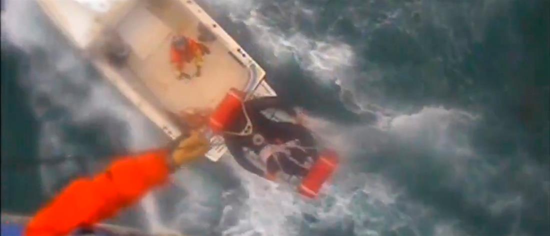 Επιχείρηση διάσωσης τριών σέρφερ στη φουρτουνιασμένη θάλασσα
