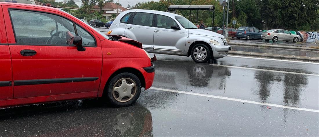 Τροχαίο - Θεσσαλονίκη: Καραμπόλα πέντε αυτοκινήτων στον Περιφερειακό