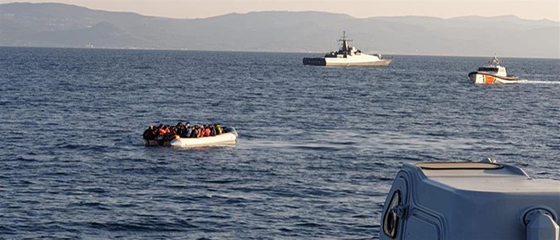 Η τουρκική ακτοφυλακή επιχείρησε να περάσει λέμβο με μετανάστες στα ελληνικά χωρικά ύδατα (βίντεο)