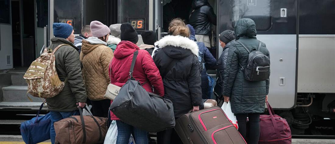 Ουκρανία - Προσφυγικές ροές: Ανθρωπιστική βοήθεια στην Πολωνία ετοιμάζει η Αθήνα