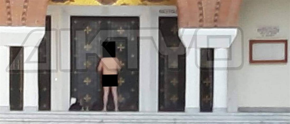 Ολόγυμνος άντρας μπροστά στην είσοδο της Μητρόπολης! (εικόνες)